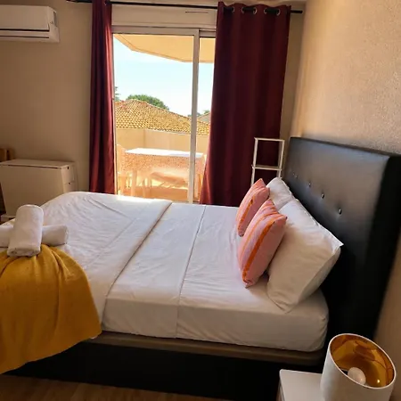 Apartamento Avec Terrasse, Clim & 5 Minutes A La A Pied *